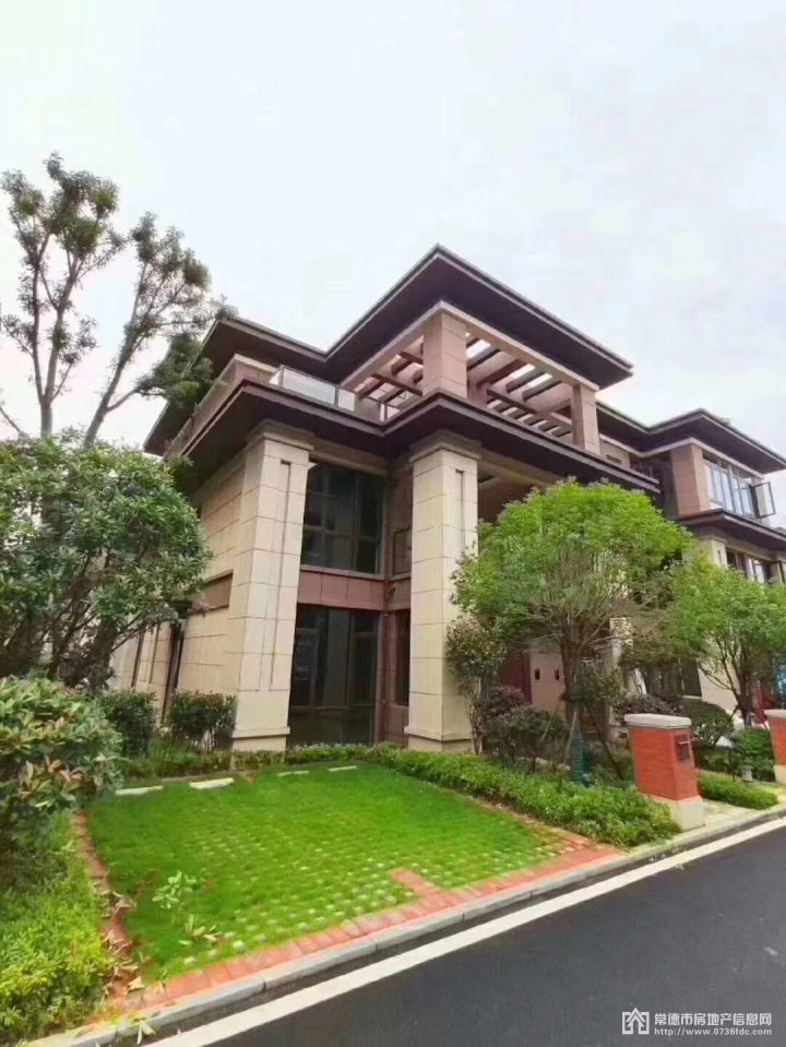 保利一期联排别墅m6栋靠东边户诚心出售3室4厅4卫